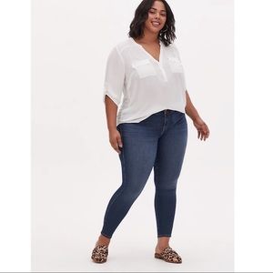 TORRID  Supper Stretch Medium Wash Jeggings